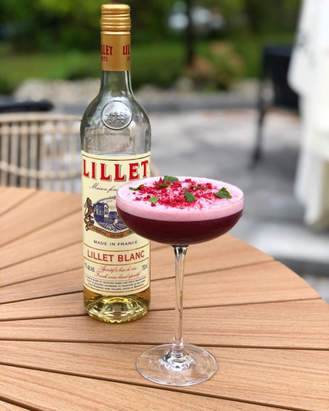 Chill Friday na Chopina 5 🍹Kto wpada na porzeczkowy koktajl LILLET🍹 tylko dziś za 19 zł 💫@lillet #bielsko_biała