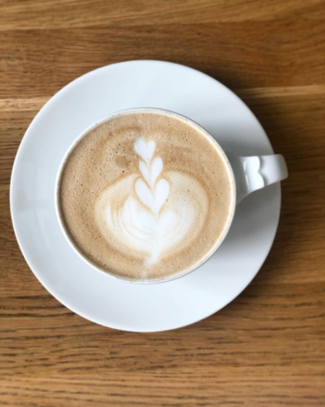 Komu kawy w ten pochmurny poniedziałek ? ☕️Jesteśmy dla Was od 11.00 i czekamy z najlepszą @caffe_s.salvador_polska 🙌🏽